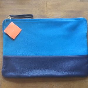 NWT! Gap genuine leather zipper pouch